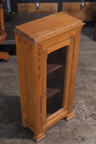 petit meuble ancien 1 porte etroit en bois clair brocante